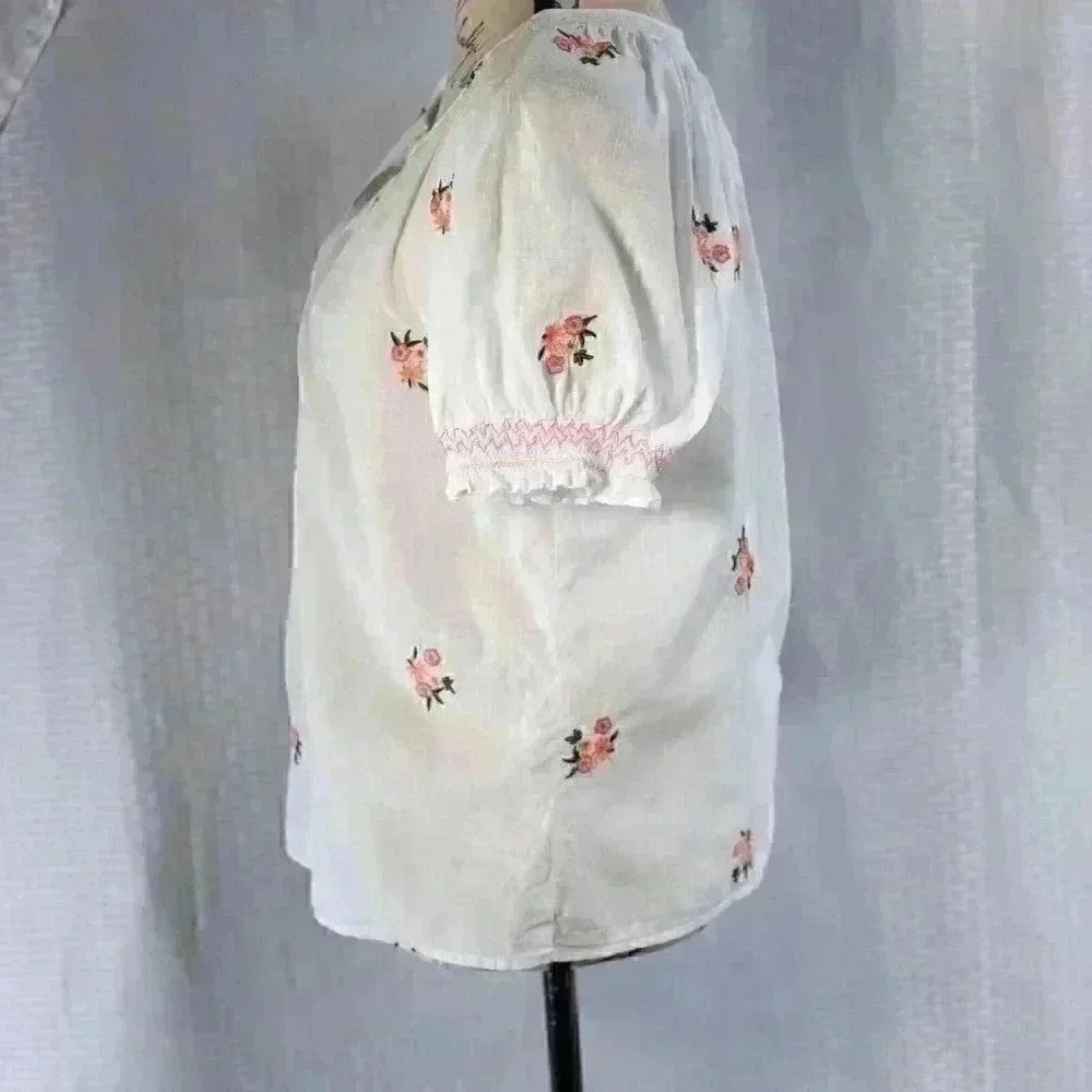 LOFT size XS white peasant blouse with embroirded flowers button down puff sleev